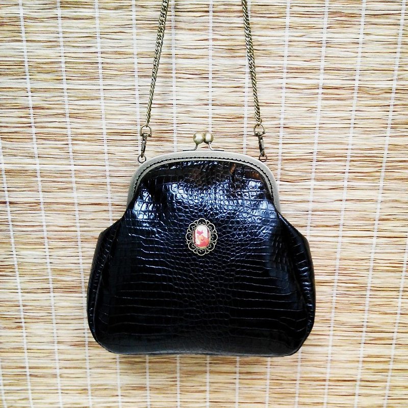【MY。手作】18.5 cm frame leather purse / bridesmaid gift / bridesmaid clutch / cross body clutch - อื่นๆ - หนังแท้ สีดำ