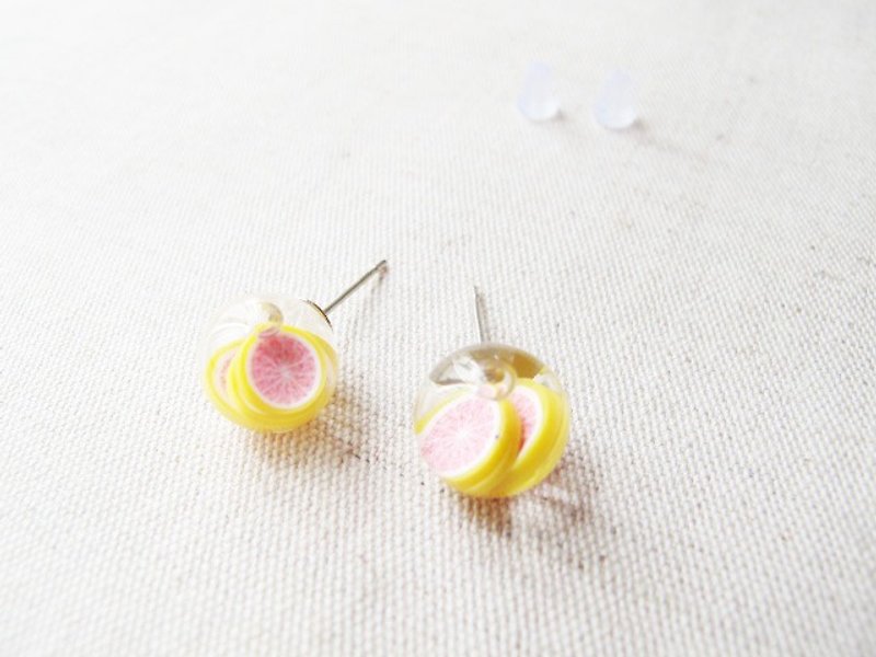 ＊Rosy Garden＊Grapefruit water inside glass ball stud earrings - ต่างหู - แก้ว สีเหลือง