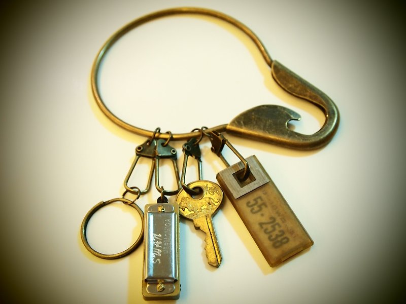深夜回家我不怕設計款鑰匙圈 - 鑰匙圈/鑰匙包 - 其他材質 金色