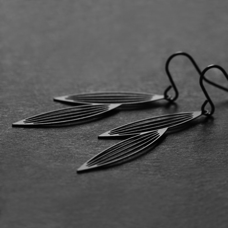 Black Two Bamboo Two Leaf Earrings Black Two Sasagrasses Earrings - Earrings & Clip-ons - Other Metals Black