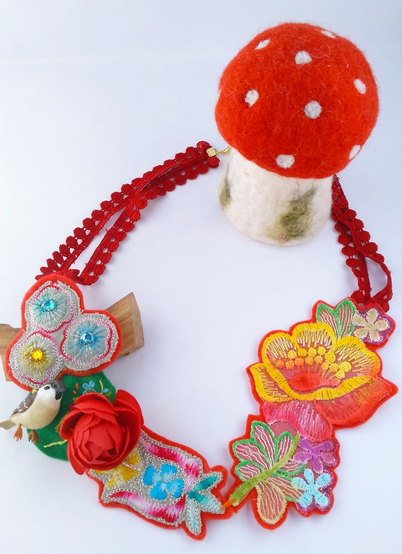 Chinese sparrow color lace flowers long necklace - Necklaces - Thread Red
