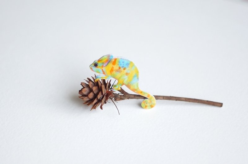 [Horned forest] alone animal brooch - Other - Other Materials Multicolor