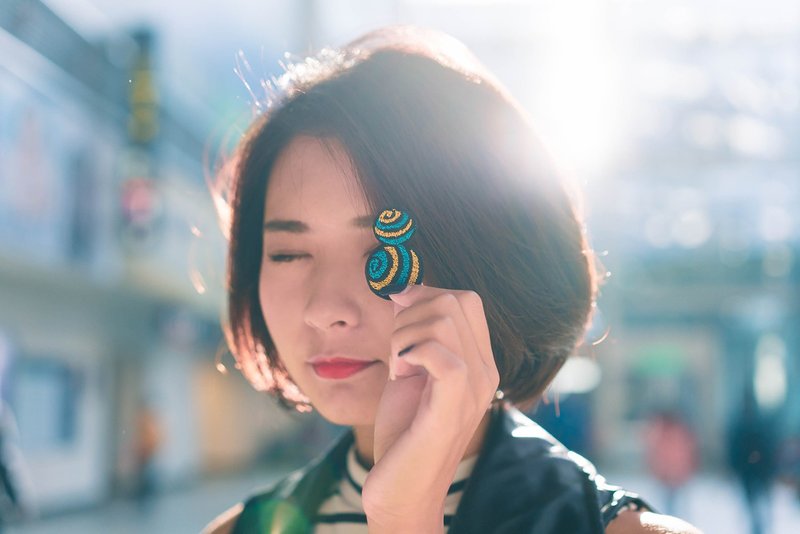 刺繡耳夾耳環「螺旋」（黃綠） - 耳環/耳夾/耳骨夾 - 繡線 多色
