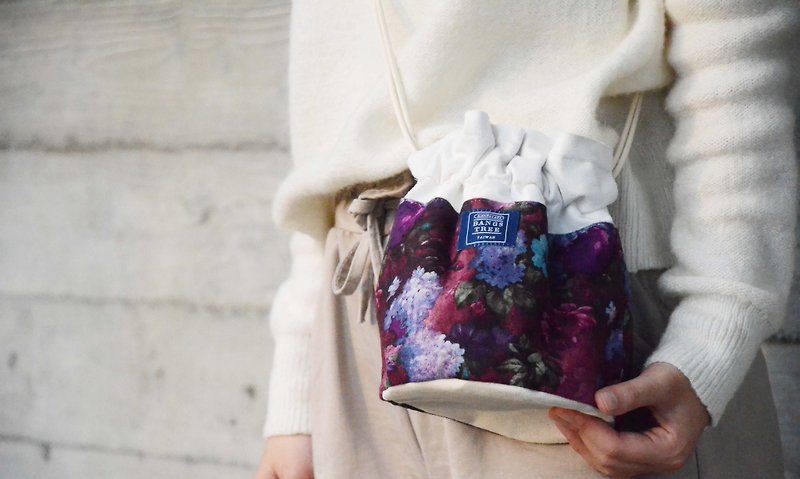 ::瀏海樹:: 側背水桶包＿質感復古紫花 (東京限量款) - 側背包/斜背包 - 其他材質 紫色