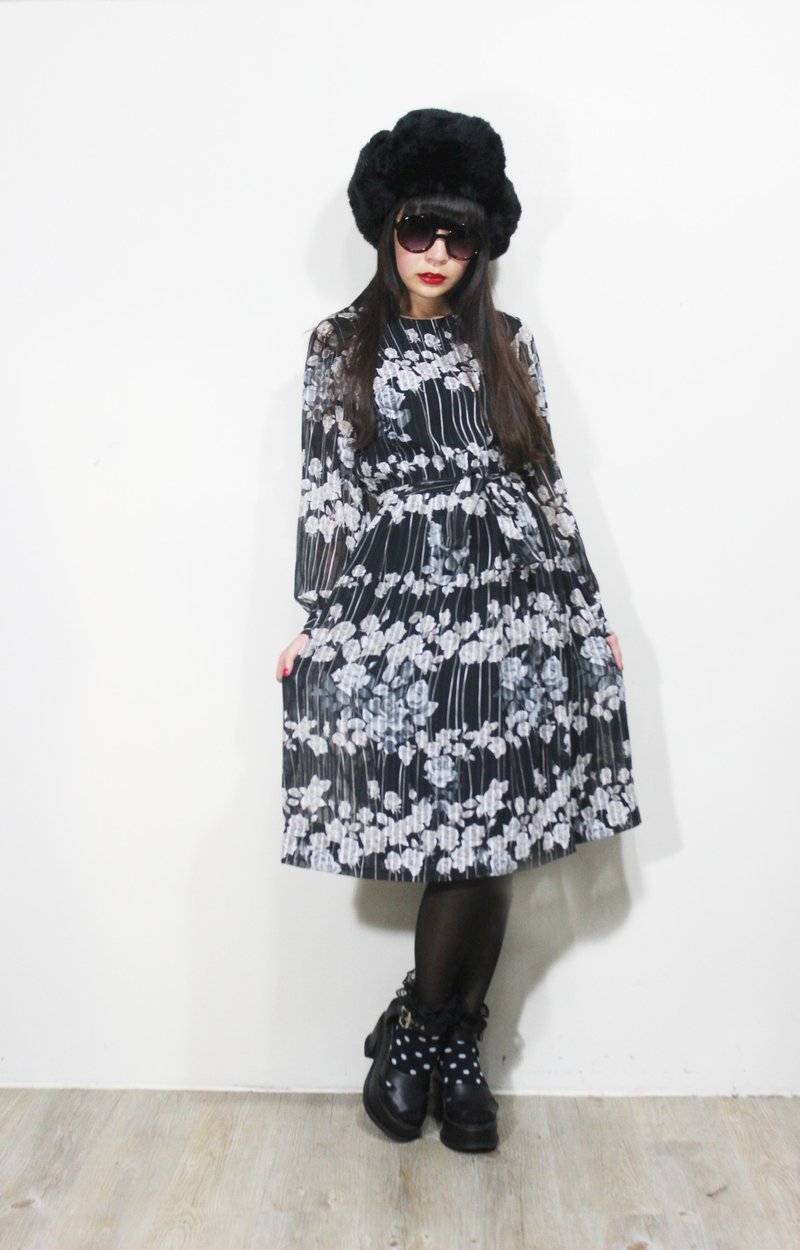 F540 (Vintage) Black Rose No. fine was settled Fan waist straps attached long-sleeved dress [vintage] - One Piece Dresses - Other Materials Black