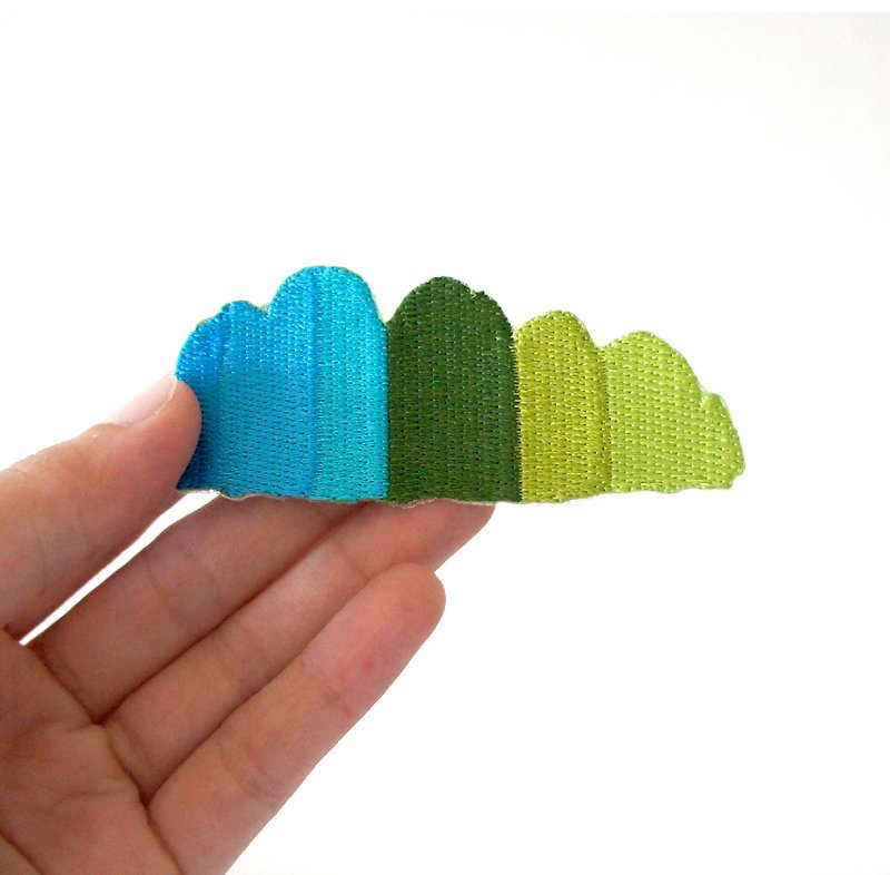 Mantou Mountain Edge Embroidery Pin/Applique - Brooches - Other Materials Green