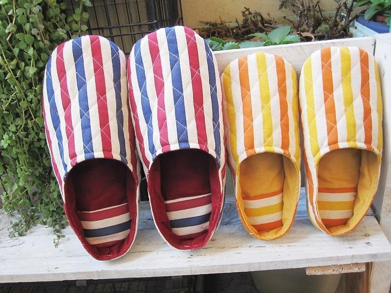 Hand Warm soft indoor shoes attached pouch - รองเท้าแตะในบ้าน - ผ้าฝ้าย/ผ้าลินิน สีเหลือง