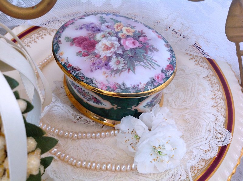 ♥ ♥ 1997 Anne crazy Antiquities Lena Lu limited edition hand-painted roses jewelry box music box gifts worth collecting ~ - Indie Music - Other Materials Green
