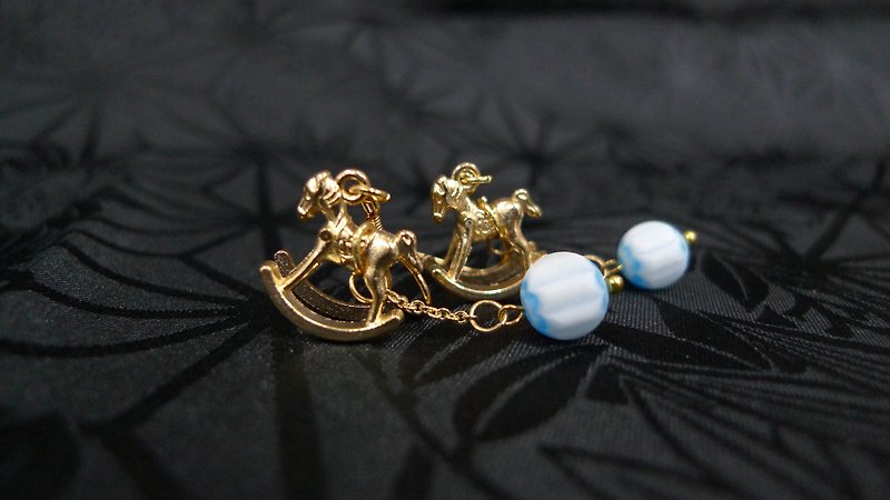 [Ruosang] [Play] Trojan horse. Snowball. Venetian handmade glass beads. Bronze earrings - ต่างหู - แก้ว สีน้ำเงิน