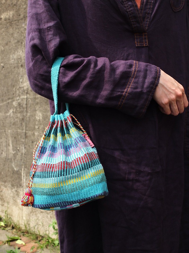 【Grooving the beats】Handmade Hand Woven String Pouch / Draw String Bag / Hand Bag（Green） - กระเป๋าถือ - วัสดุอื่นๆ สีน้ำเงิน