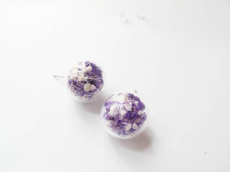 * Rosy Garden * Dried baby's breath inside glass ball earrings - Earrings & Clip-ons - Glass Purple
