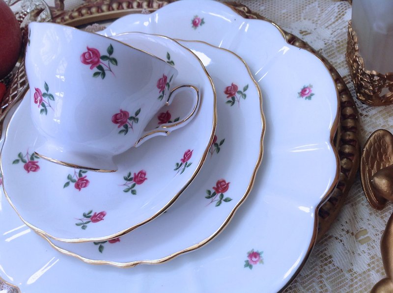 ♥ ♥ Annie crazy Antiquities British bone china Royal albert's Colclough countryside roses cup, coffee cup ~ gift - Teapots & Teacups - Other Materials White
