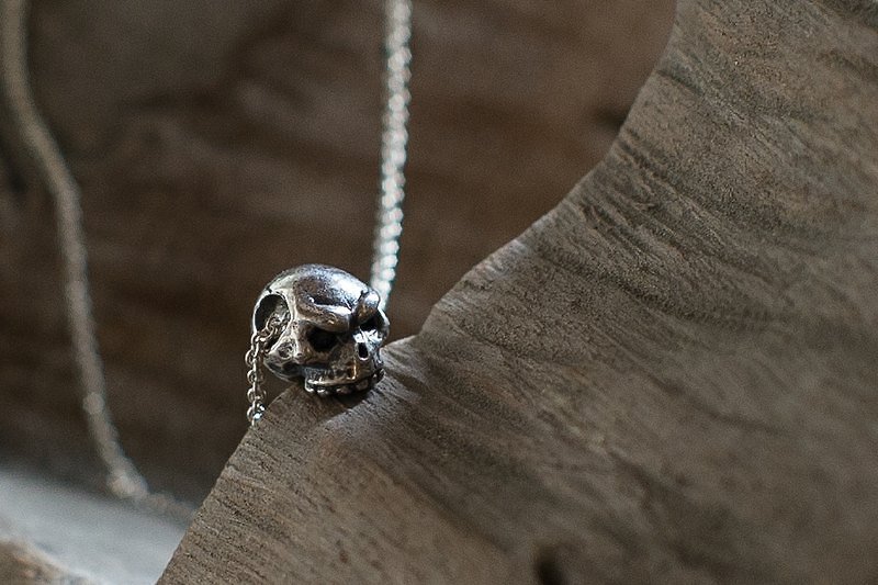Skull Necklace  迷你骷髏頭   925純銀手作項鏈  銀/黑 - 項鍊 - 其他金屬 