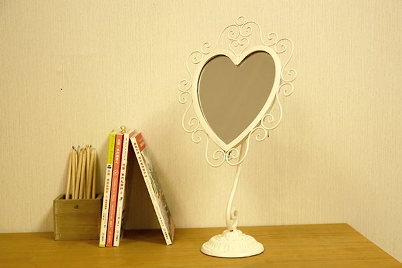 愛心幸福魔鏡 桌上鏡 化妝鏡 立鏡 - 裝飾/擺設  - 其他金屬 白色