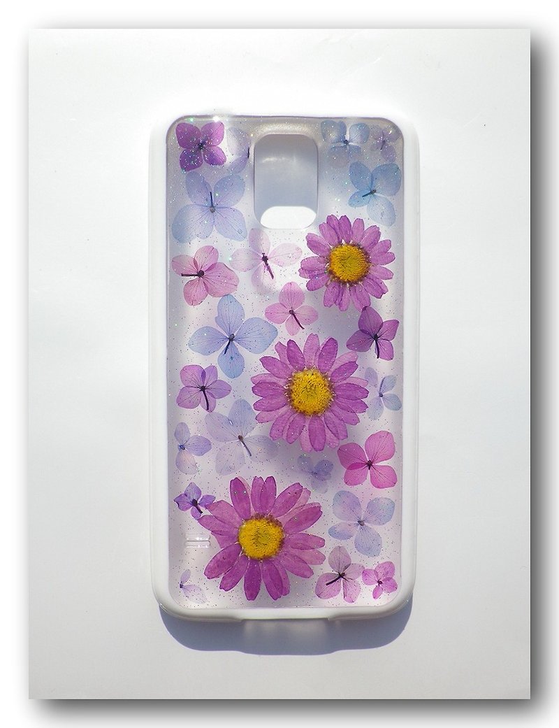 Handmade iPhone 6 case, Resin with Real Flowers, Fit for iphone 6 - เคส/ซองมือถือ - วัสดุอื่นๆ สีม่วง