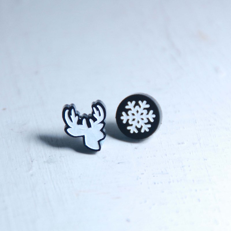 Missing of snowflake flakes in the season of loneliness/anti-allergic steel needle/changeable clip type - ต่างหู - อะคริลิค สีดำ