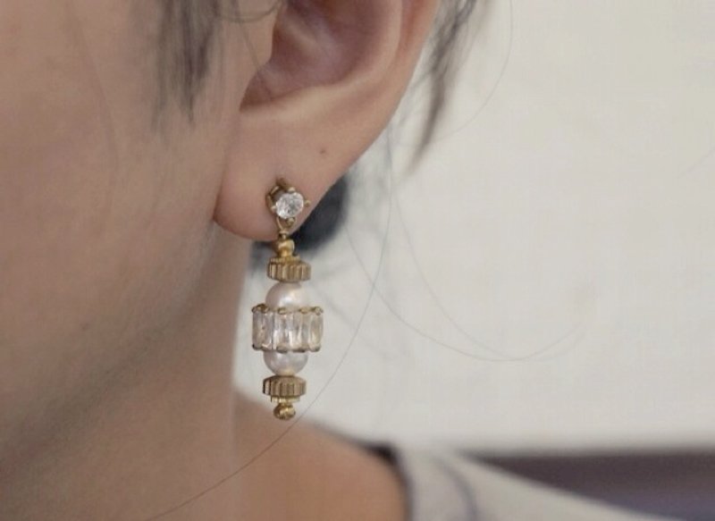 MissNEUF  l  個性珍珠輪鑽耳環。黃銅鋯石材質