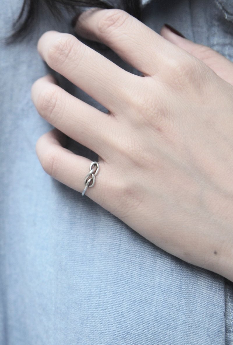 Infinite Eternal Sterling Silver Knot-shaped Tail Ring (Single Knot) - แหวนทั่วไป - เงินแท้ สีเงิน