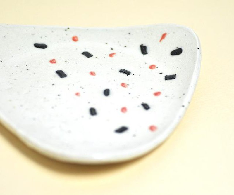 鮭魚香鬆飯糰陶盤（一般尺寸） - 小碟/醬油碟 - 其他材質 白色