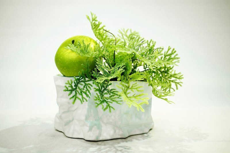 【人造花藝】蕨類植物綠蘋果+縐折白陶盆器 - 観葉植物 - その他の素材 