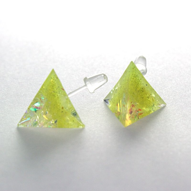 Triangle Earrings (Freesia) - ต่างหู - วัสดุอื่นๆ สีเหลือง