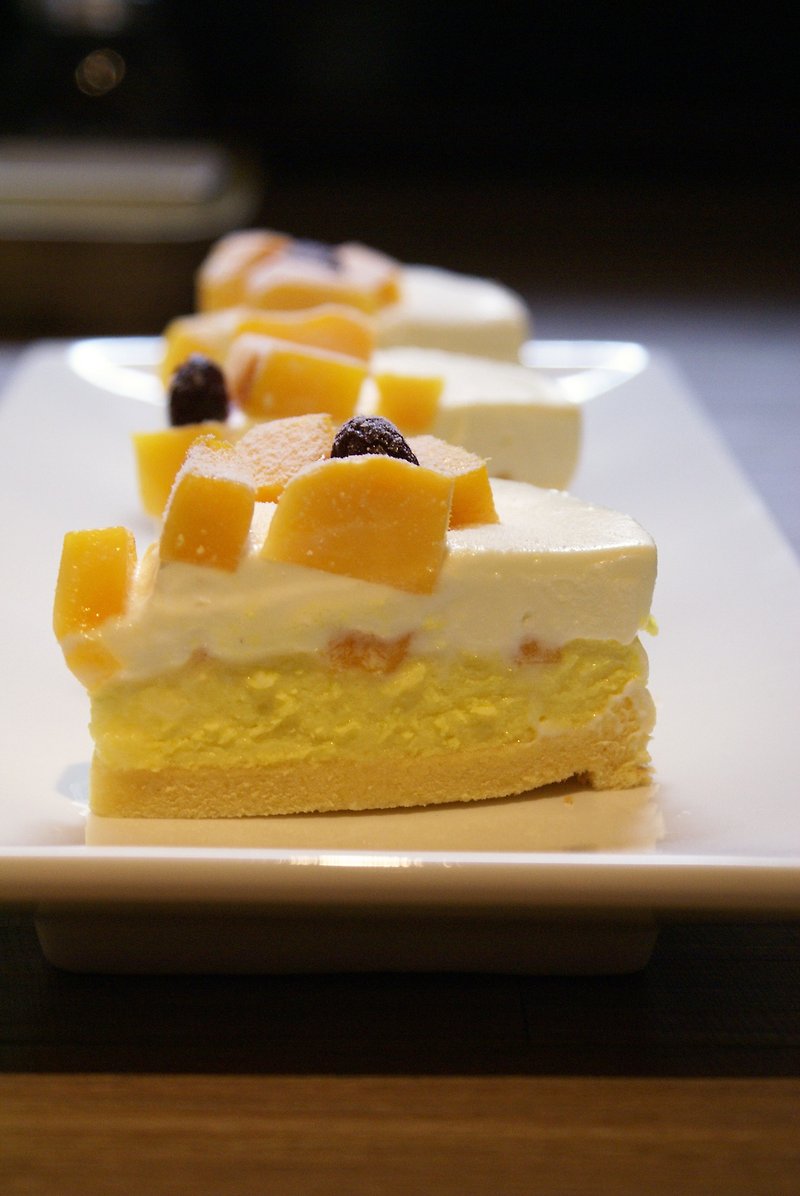 【チーズ＆チョコレート】センチーズケーキ-ゴールデンマンゴー（生チーズ）/8インチ - ケーキ・デザート - 食材 イエロー