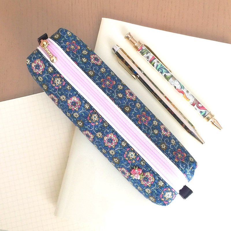 Pen Case with Japanese Traditional pattern, Kimono "Silk" - กล่องดินสอ/ถุงดินสอ - วัสดุอื่นๆ สีน้ำเงิน