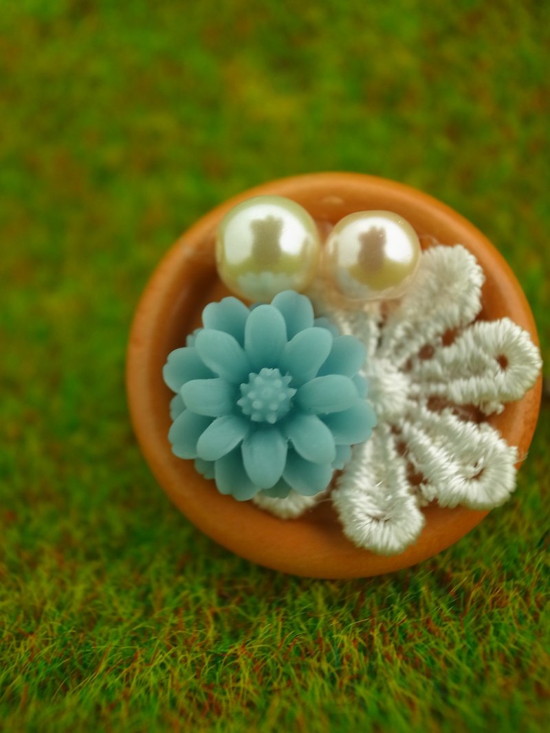 "Garden Series" button flower hairpin (two-color) - Hair Accessories - Other Materials Multicolor