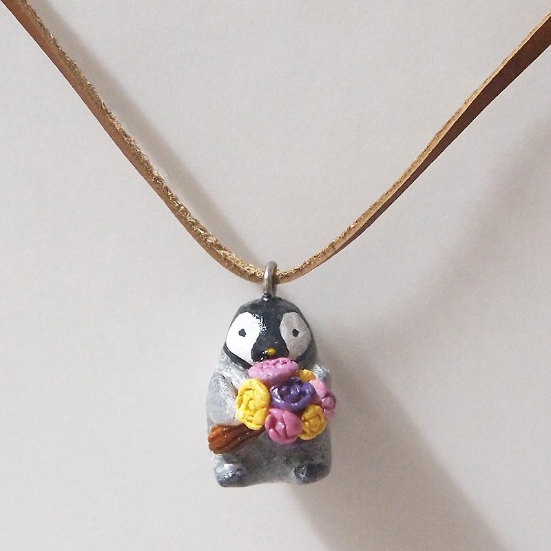 小さなペンギンと小さな花の手作りの手描きのネックレス/ペンダント - チョーカー - その他の素材 多色