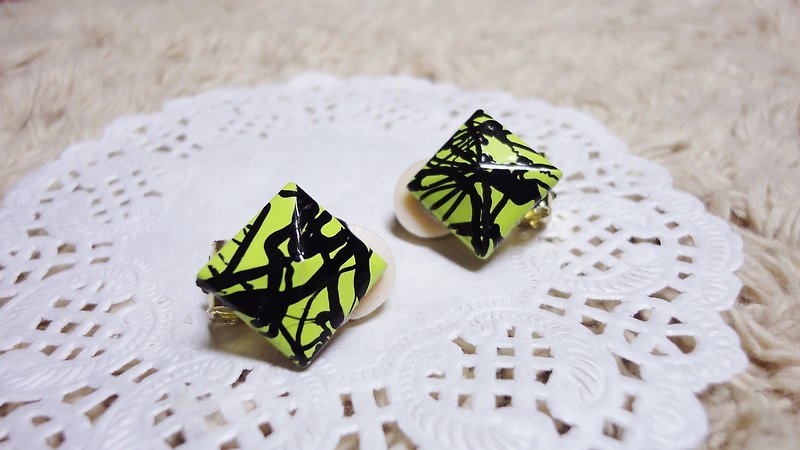 NiCorn hand made - Great Rock Season - fluorescent yellow-green bottom thick black ink stripe rivets retro earrings (ear clip-on) - Earrings & Clip-ons - Other Materials Green