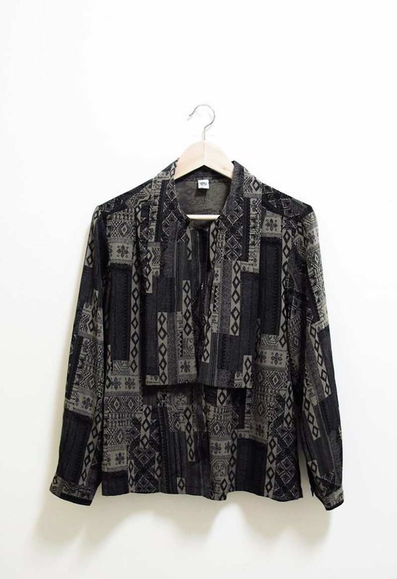 【Wahr】幾何花紋長袖襯衫 - เสื้อเชิ้ตผู้หญิง - วัสดุอื่นๆ สีดำ