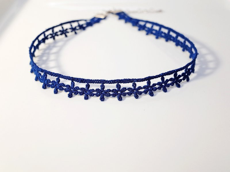 框花 緞帶頸鍊 (藍/黑) - 項鍊 - 其他材質 藍色