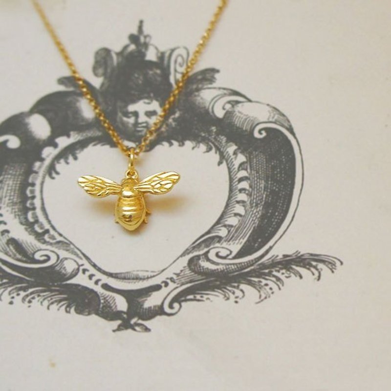 Georgia Tsao // bee gilded silver necklace (22k ​​gold) - สร้อยคอ - โลหะ สีทอง