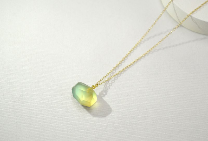 Glass necklace blur waterside - สร้อยคอ - แก้ว สีเหลือง