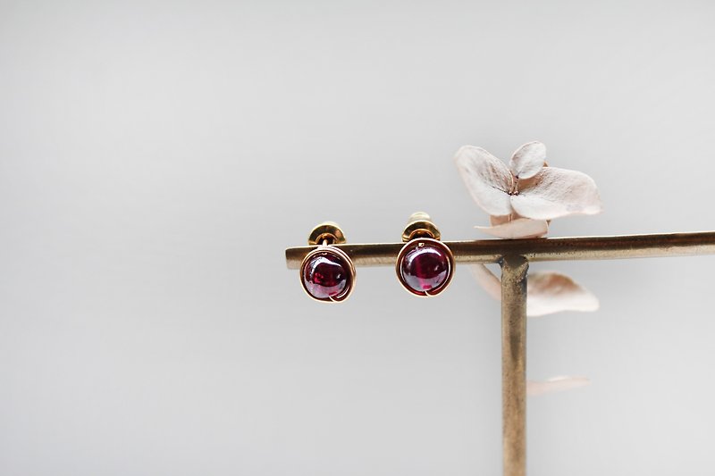 【 Garnet 】classic earring (Customizable clip-on) - Earrings & Clip-ons - Gemstone Red