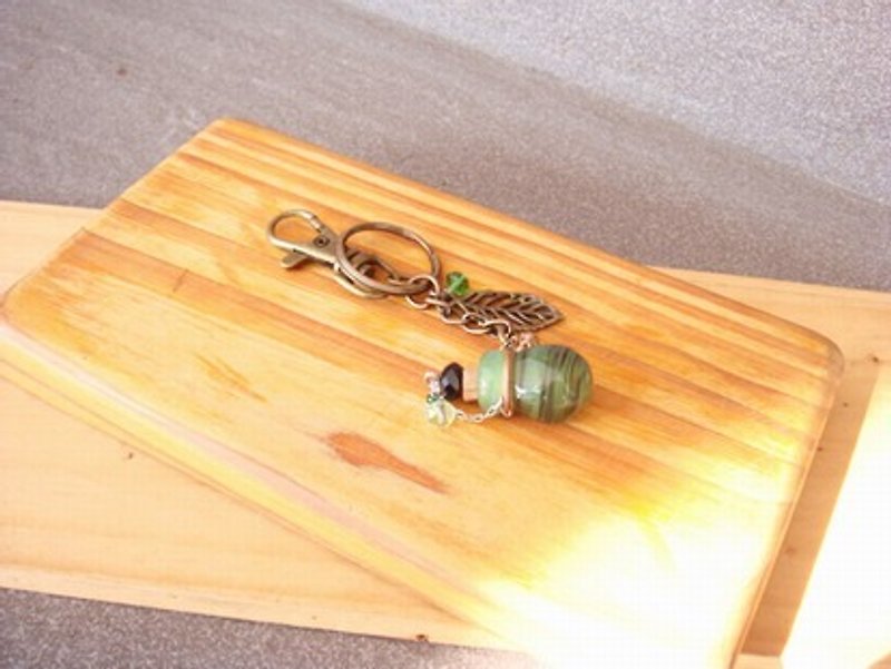 柚子林琉璃 - 精油瓶 鑰匙圈 - 經典混 - 翠綠x黑 (圓身瓶) - 鑰匙圈/鑰匙包 - 其他材質 綠色