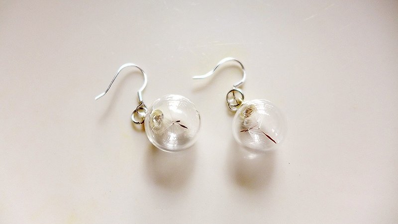 Sterling silver glass ear hook [dandelion] - gift glass handmade special earrings Valentine's Day dried flowers - Earrings & Clip-ons - Glass White