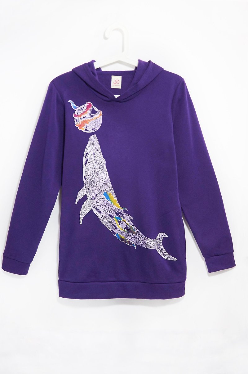 手感連帽內刷毛長版上衣-潛出水面的鯨魚 ( 紫 ) - 女裝 上衣 - 棉．麻 紫色