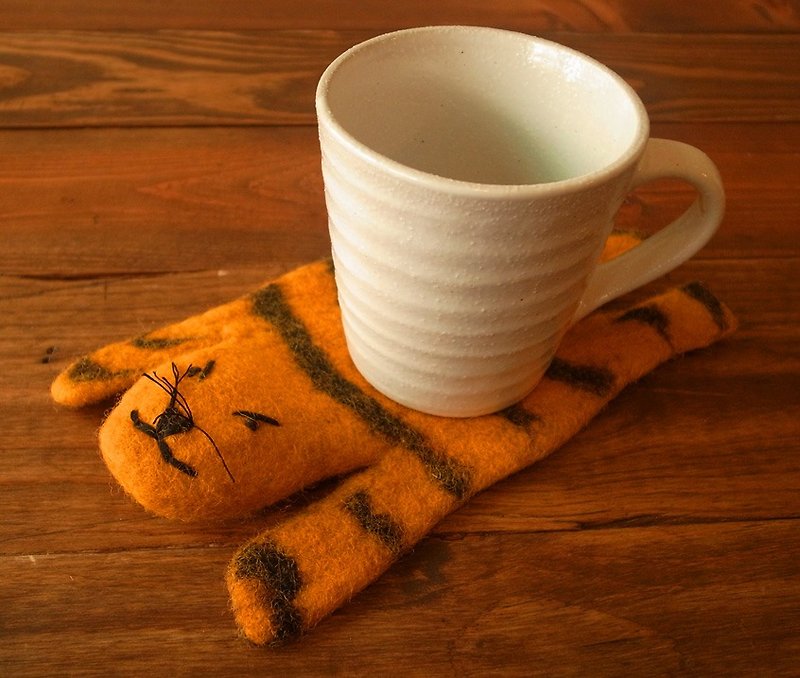 Handmade Felt tea coaster, animal tea coaster Tiger - Coasters - Wool Orange