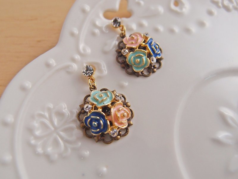Little swaying. Three-color rose x pin type, clip type, Stainless Steel ear acupuncture - ต่างหู - โลหะ หลากหลายสี