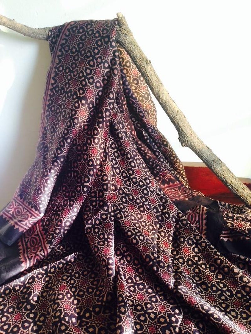 AHISTA AHISTA_ handmade woodcut vegetable dyes scarf :: [star map] - Scarves - Silk Black