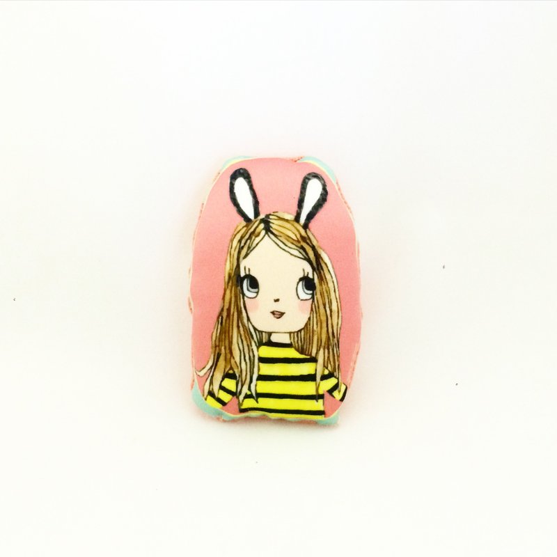 Cyrano Pillow mini (Brooch) - Bunny. - 胸針 - 其他材質 粉紅色