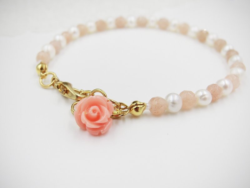 [Bloom] moon stone pearl rose bracelet - Bracelets - Acrylic Pink