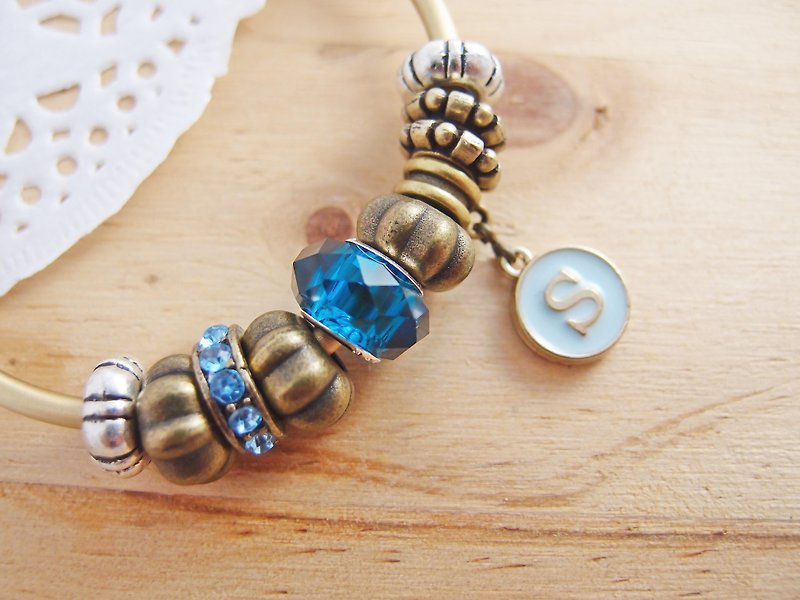 [Water sign] Exclusive letter x Rhinestone x Bronze open type bracelet x Beads do not slide x Sisters graduation good friend - Bracelets - Other Materials Blue