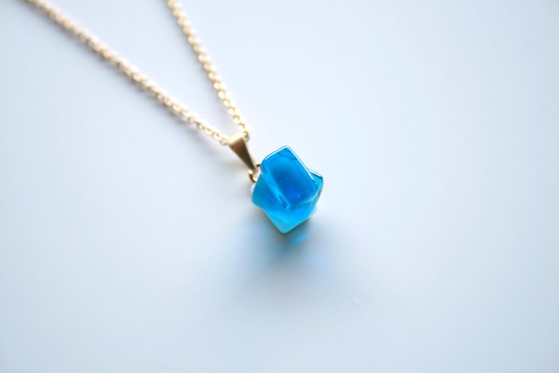 Blue necklace of overlap - สร้อยคอ - แก้ว สีน้ำเงิน