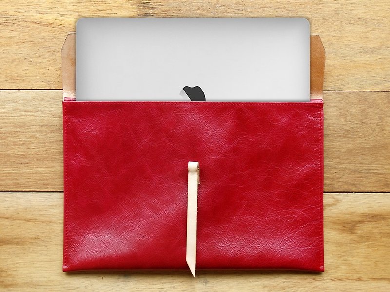 [ weekenlife ] - Leather Case for MacBook Pro Retina/ Air 13" ( Custom Name ) - Lord Red - กระเป๋าแล็ปท็อป - หนังแท้ สีแดง
