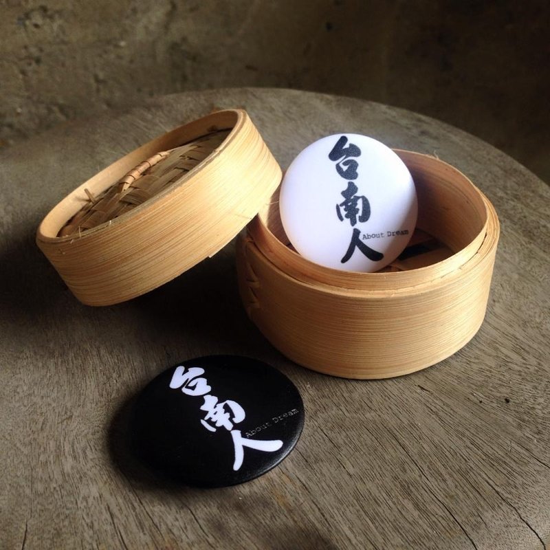 ■ 霸氣台南人認證別針(兩顆一組) - 胸針 - 塑膠 