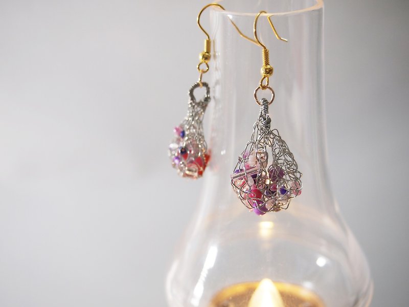 Just Knitting hand-woven Bronze wire plastic beads earrings ● Made in Hong Kong - Earrings & Clip-ons - Other Materials Purple