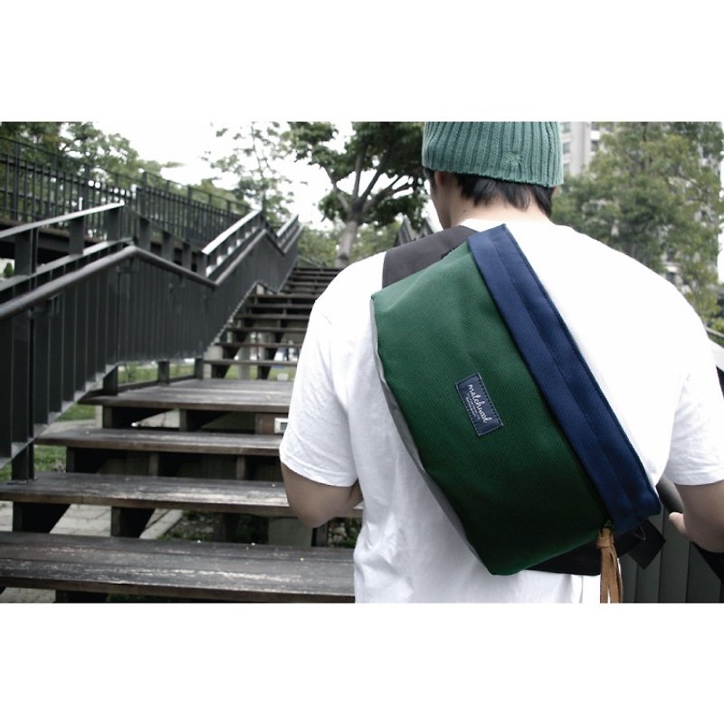 Matchwood Design Matchwood Handy Waist Bag Side Backpack Crossbody Carry Case Chest Bag Green Blue - กระเป๋าแมสเซนเจอร์ - วัสดุกันนำ้ สีเขียว
