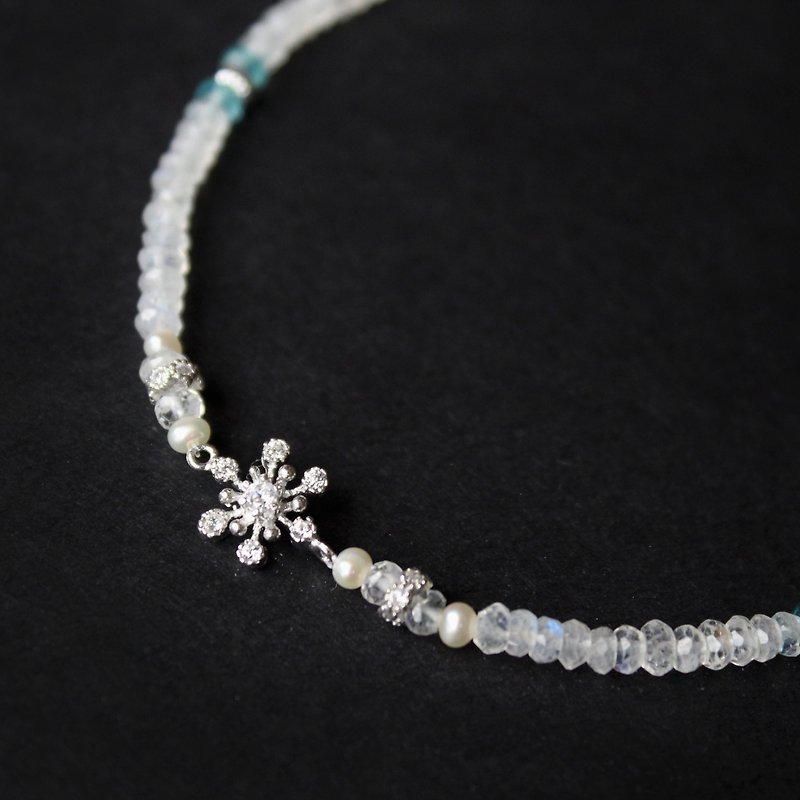 Journal Christmas * Limited (night snow) Silver, Moonstone bracelet bracelet - สร้อยข้อมือ - วัสดุอื่นๆ ขาว